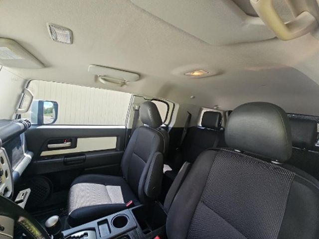 2011 Toyota FJ Cruiser  Print 2011 Toyota FJ Cruiser w/Rear Doors - 22902808 - 39