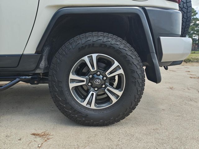 2011 Toyota FJ Cruiser  Print 2011 Toyota FJ Cruiser w/Rear Doors - 22902808 - 4