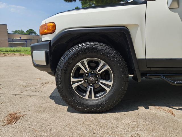 2011 Toyota FJ Cruiser  Print 2011 Toyota FJ Cruiser w/Rear Doors - 22902808 - 5