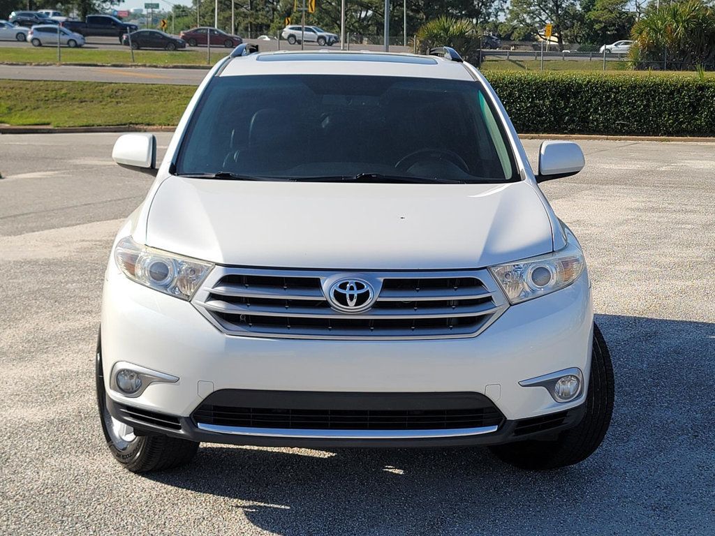 2011 Toyota Highlander SE photo 2