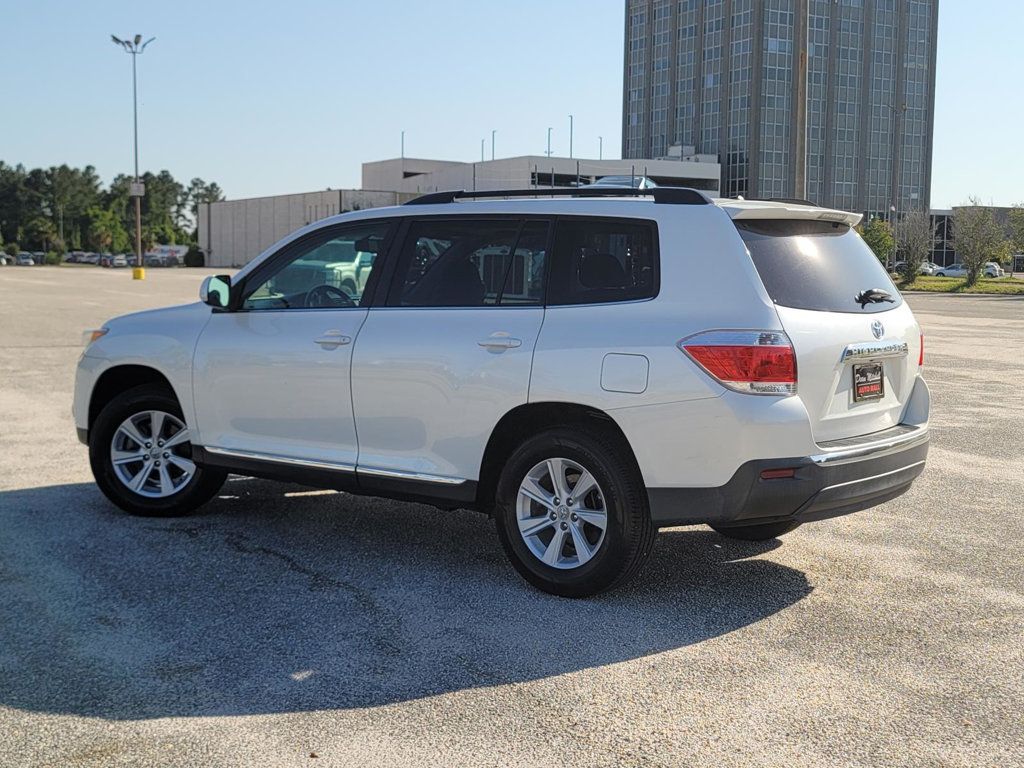 2011 Toyota Highlander SE photo 4
