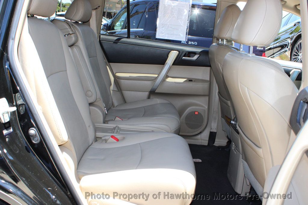2011 Toyota Highlander SE photo 12