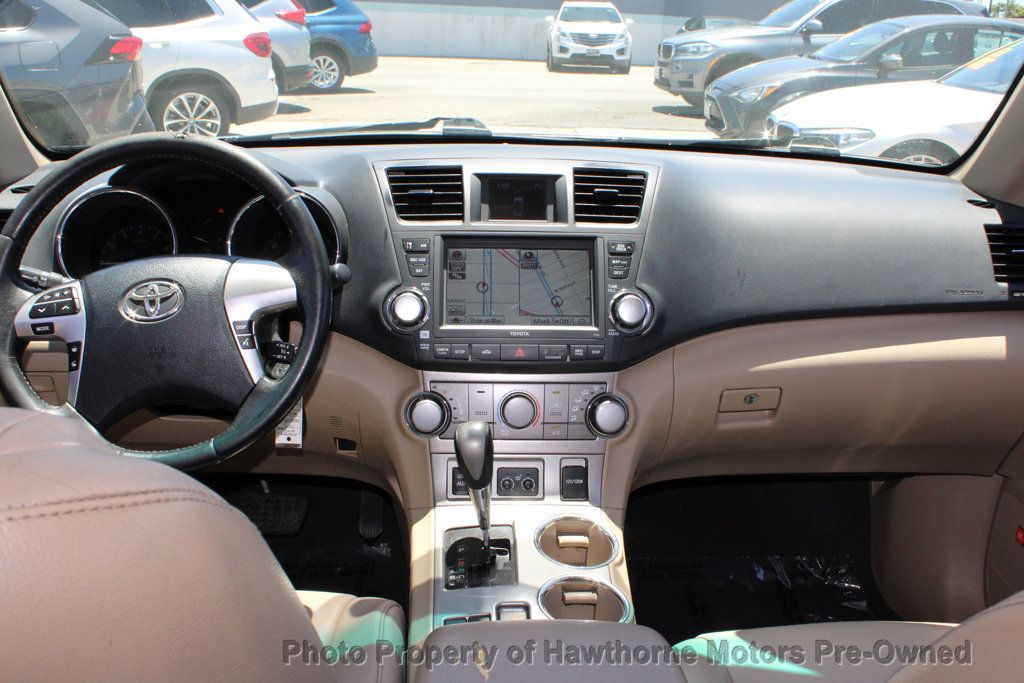 2011 Toyota Highlander SE photo 15