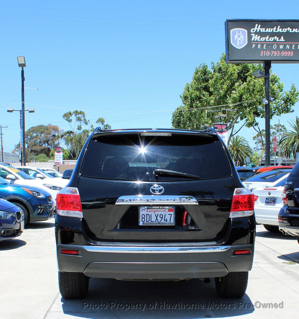 2011 Toyota Highlander SE photo 3