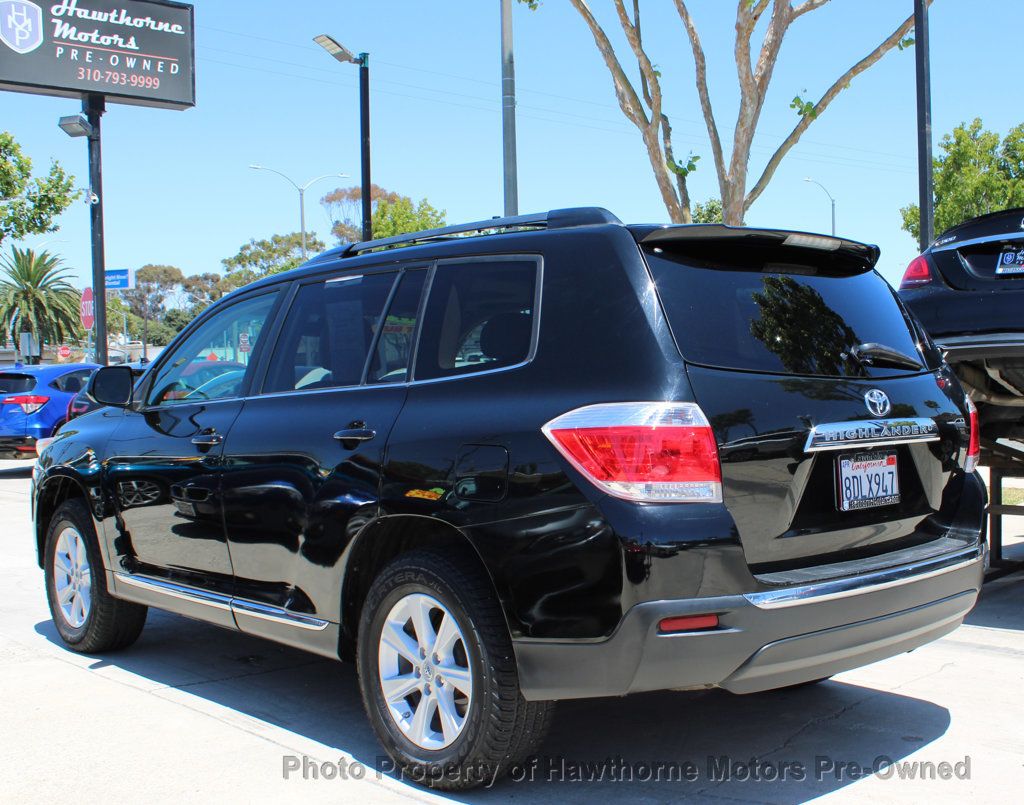 2011 Toyota Highlander SE photo 4