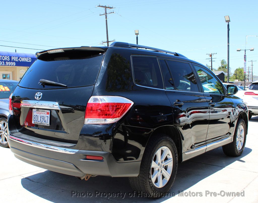 2011 Toyota Highlander SE photo 5