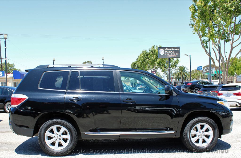 2011 Toyota Highlander SE photo 6