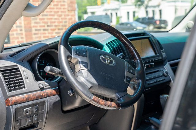 2011 Toyota Land Cruiser LocalTrade/Landcruiser/RearDVD/PushButtonStart/BackupCamera/NAV - 23034226 - 23