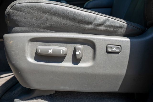 2011 Toyota Land Cruiser LocalTrade/Landcruiser/RearDVD/PushButtonStart/BackupCamera/NAV - 23034226 - 37