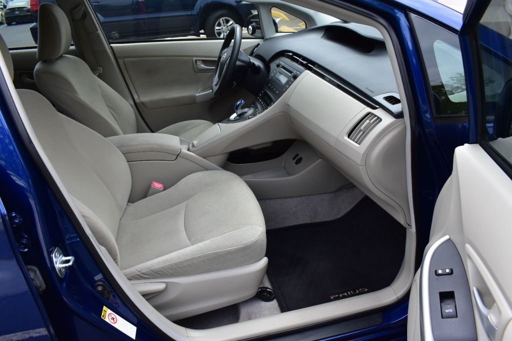 2011 Toyota Prius 5dr Hatchback II - 21933828 - 16