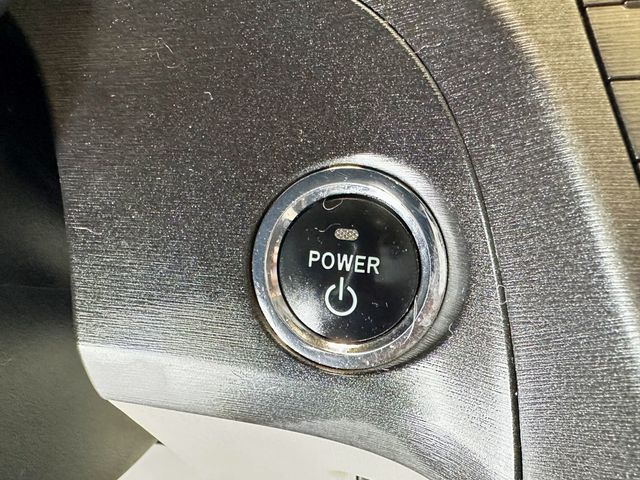 2011 Toyota Prius 5dr Hatchback III - 23065901 - 25