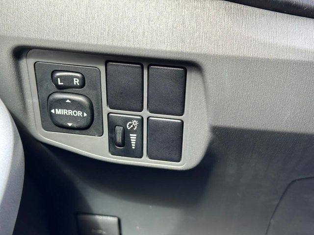 2011 Toyota Prius One 4dr Hatchback - 22933748 - 32