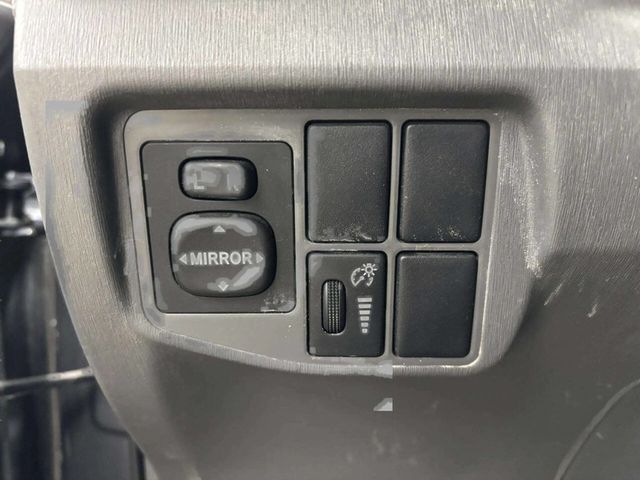 2011 Toyota Prius Two 4dr Hatchback - 22959332 - 32