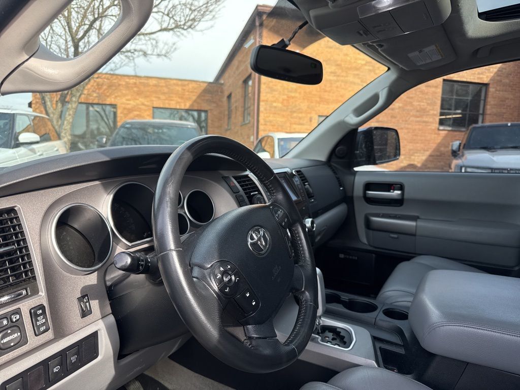 2011 Toyota Sequoia 4WD LV8 6-Speed Automatic Ltd - 23003085 - 12