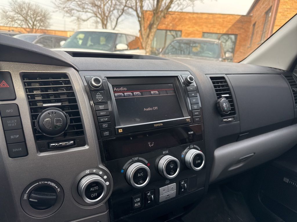 2011 Toyota Sequoia 4WD LV8 6-Speed Automatic Ltd - 23003085 - 14