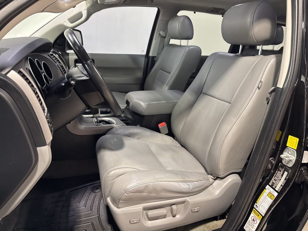 2011 Toyota Sequoia 4WD LV8 6-Speed Automatic Ltd - 23003085 - 27
