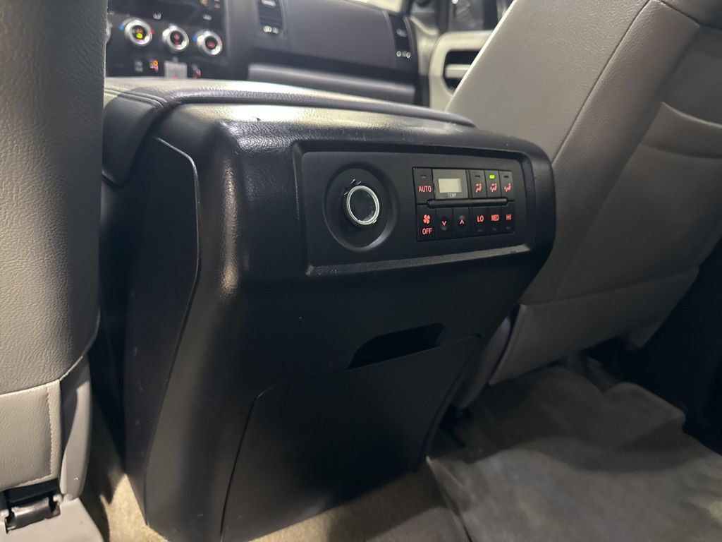 2011 Toyota Sequoia 4WD LV8 6-Speed Automatic Ltd - 23003085 - 37