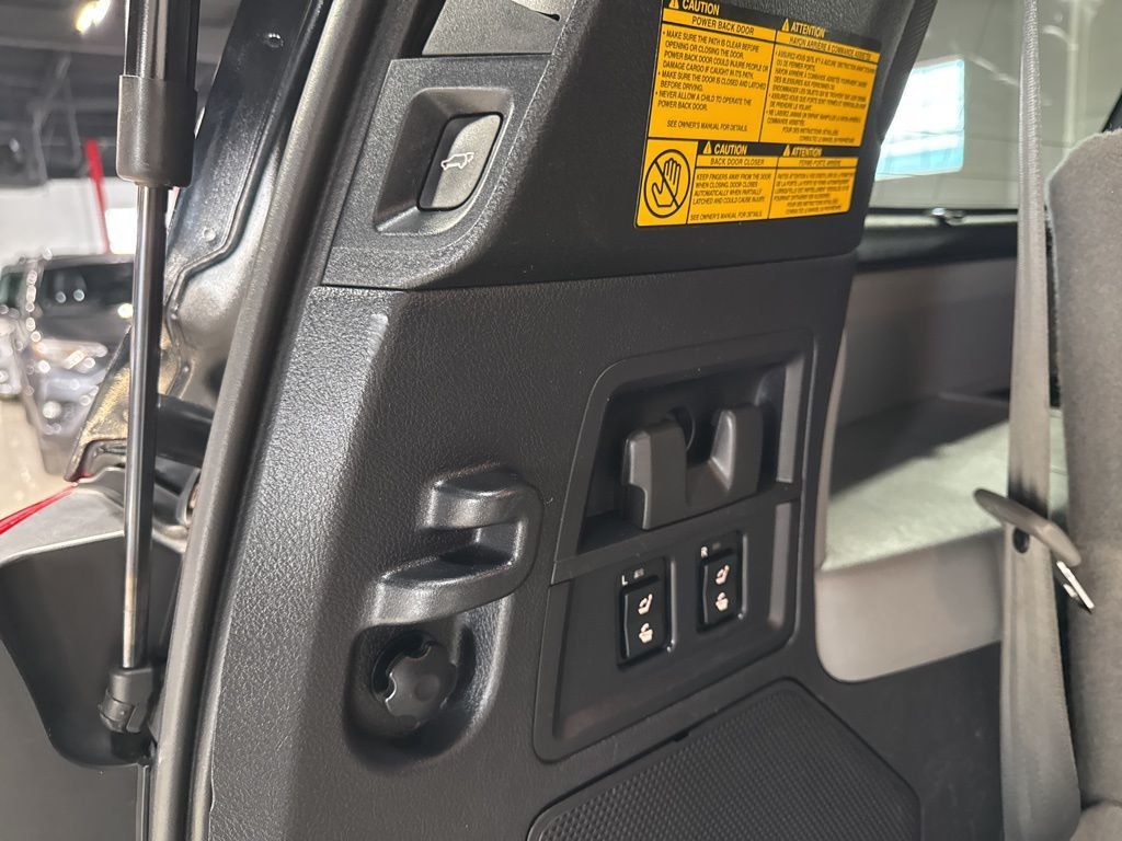 2011 Toyota Sequoia 4WD LV8 6-Speed Automatic Ltd - 23003085 - 42