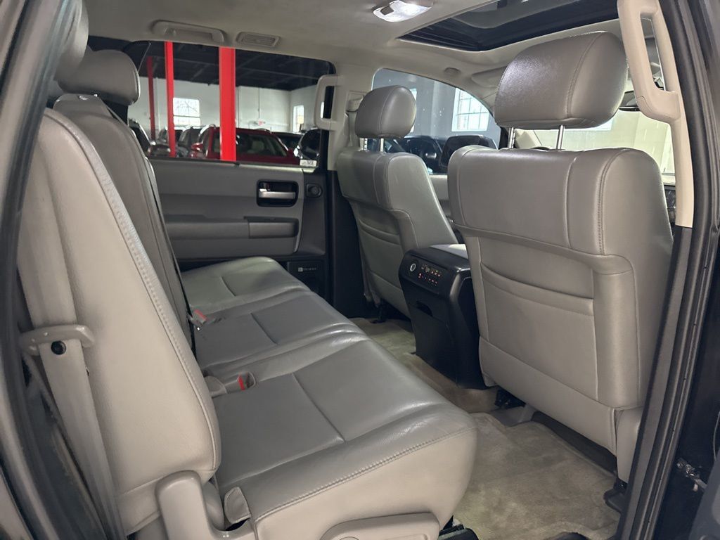 2011 Toyota Sequoia 4WD LV8 6-Speed Automatic Ltd - 23003085 - 44