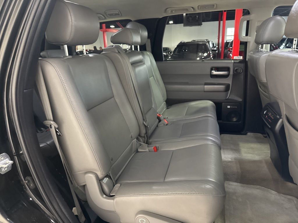2011 Toyota Sequoia 4WD LV8 6-Speed Automatic Ltd - 23003085 - 45