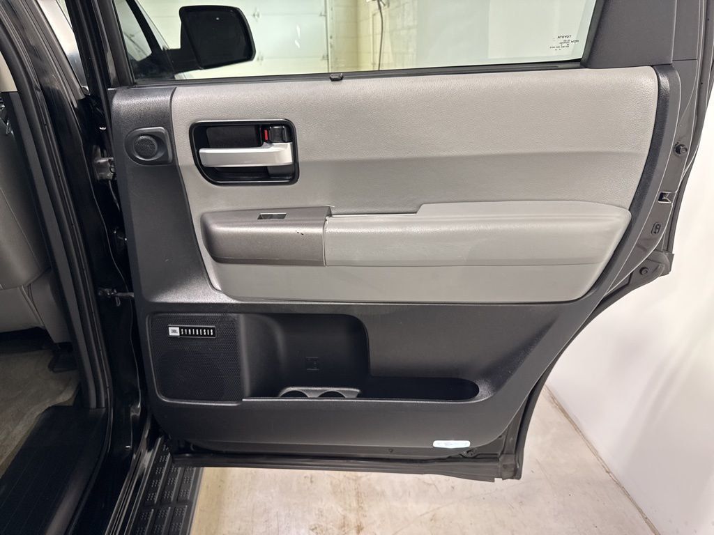 2011 Toyota Sequoia 4WD LV8 6-Speed Automatic Ltd - 23003085 - 47