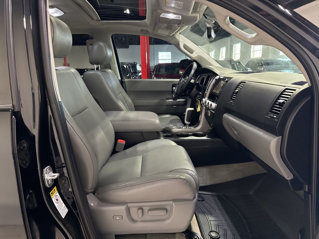 2011 Toyota Sequoia 4WD LV8 6-Speed Automatic Ltd - 23003085 - 48