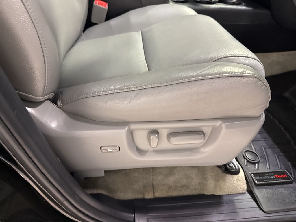 2011 Toyota Sequoia 4WD LV8 6-Speed Automatic Ltd - 23003085 - 51