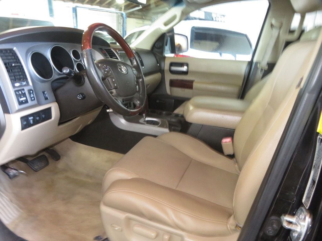 2011 Toyota Sequoia 4X4 PLATINUM SEQUOIA THIRD ROW SEAT 5.7 MOTOR EXTRA CLEAN  - 23059848 - 17