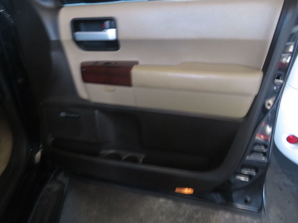 2011 Toyota Sequoia 4X4 PLATINUM SEQUOIA THIRD ROW SEAT 5.7 MOTOR EXTRA CLEAN  - 23059848 - 32