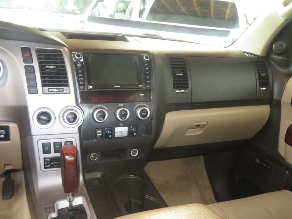 2011 Toyota Sequoia 4X4 PLATINUM SEQUOIA THIRD ROW SEAT 5.7 MOTOR EXTRA CLEAN  - 23059848 - 38