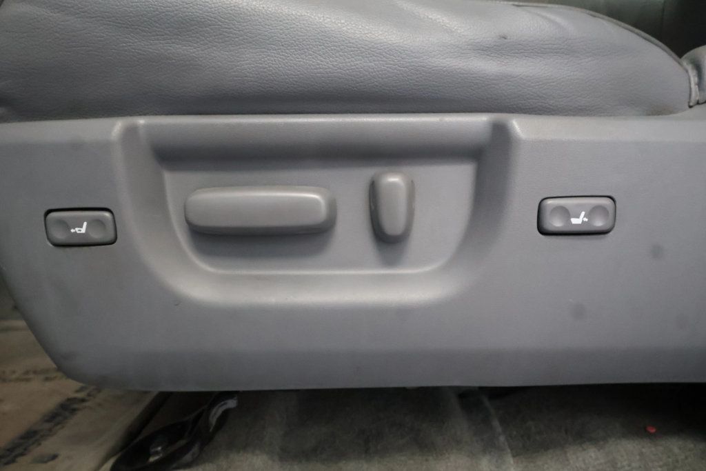 2011 Toyota Sequoia RWD LV8 6-Speed Automatic Platinum - 22934482 - 17