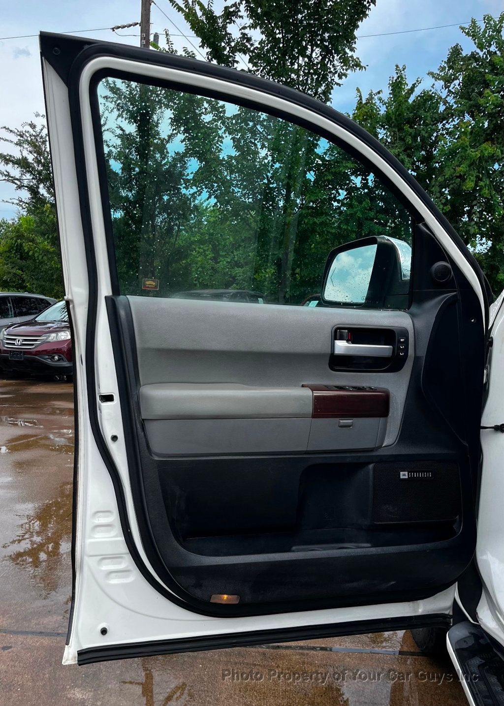 2011 Toyota Sequoia RWD LV8 6-Speed Automatic Platinum - 23049679 - 13