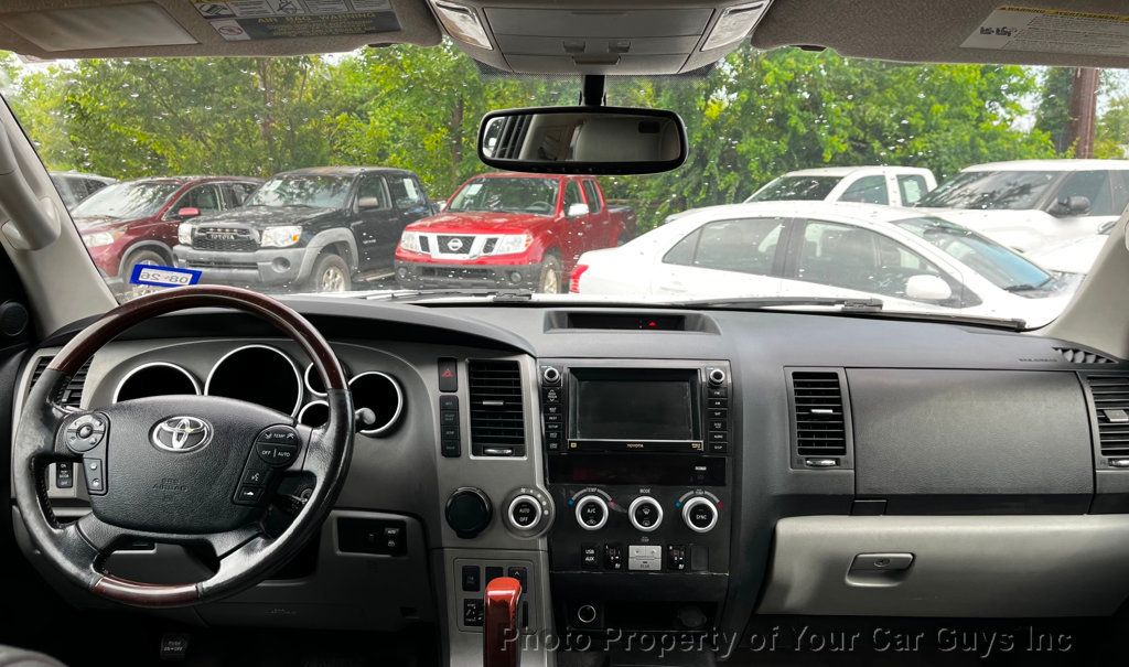 2011 Toyota Sequoia RWD LV8 6-Speed Automatic Platinum - 23049679 - 24