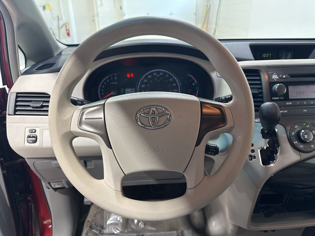 2011 Toyota Sienna 5dr 7-Passenger Van V6 FWD - 22973359 - 9