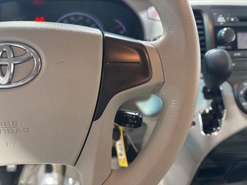 2011 Toyota Sienna 5dr 7-Passenger Van V6 FWD - 22973359 - 10