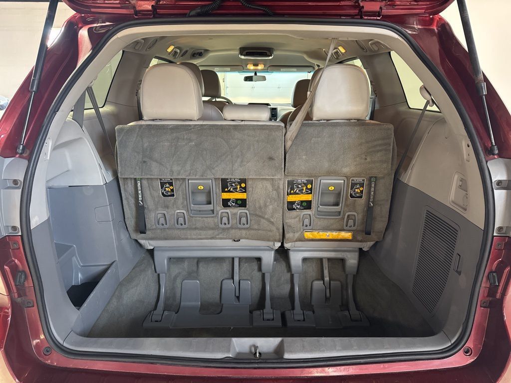2011 Toyota Sienna 5dr 7-Passenger Van V6 FWD - 22973359 - 26