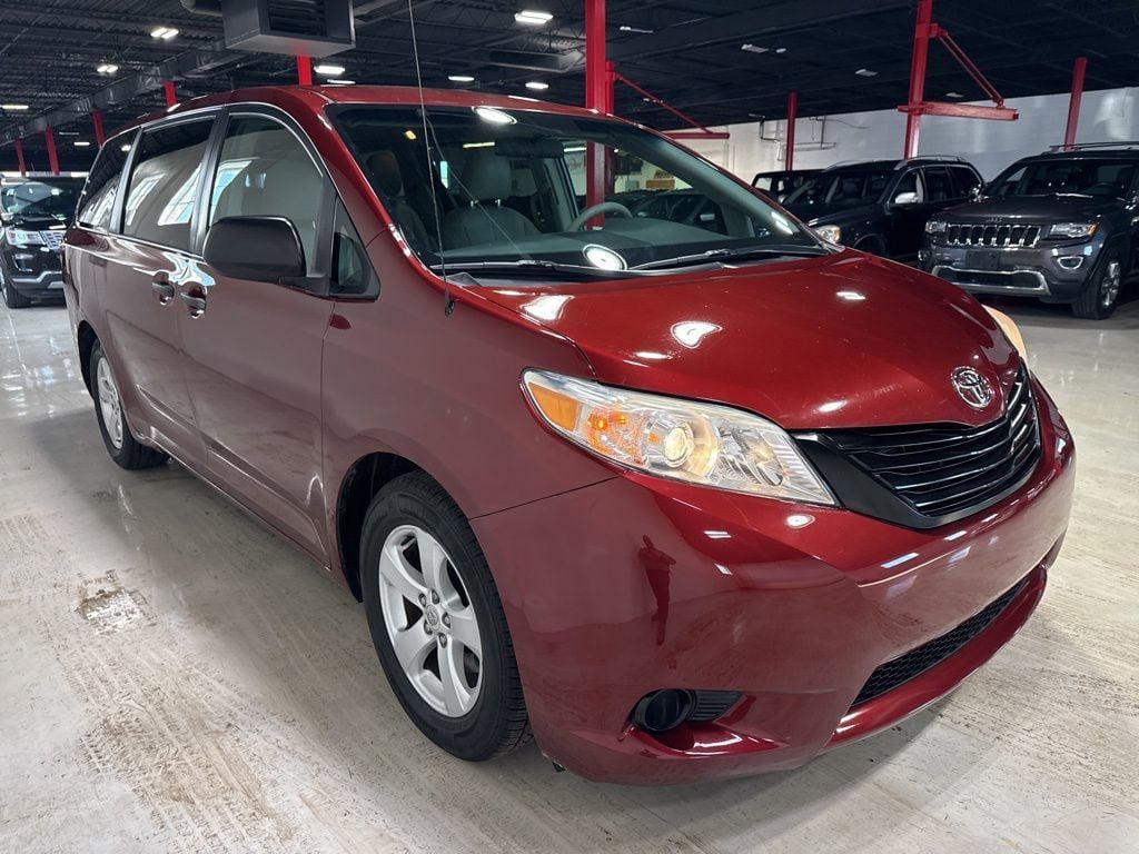 2011 Toyota Sienna 5dr 7-Passenger Van V6 FWD - 22973359 - 7