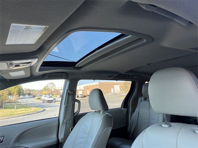 2011 Toyota Sienna 5dr 7-Passenger Van V6 Ltd FWD - 22942967 - 14