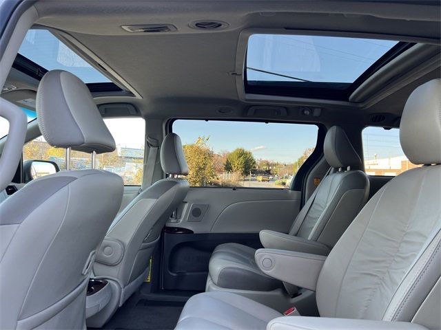 2011 Toyota Sienna 5dr 7-Passenger Van V6 Ltd FWD - 22942967 - 16