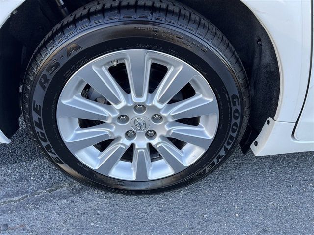 2011 Toyota Sienna 5dr 7-Passenger Van V6 Ltd FWD - 22942967 - 17