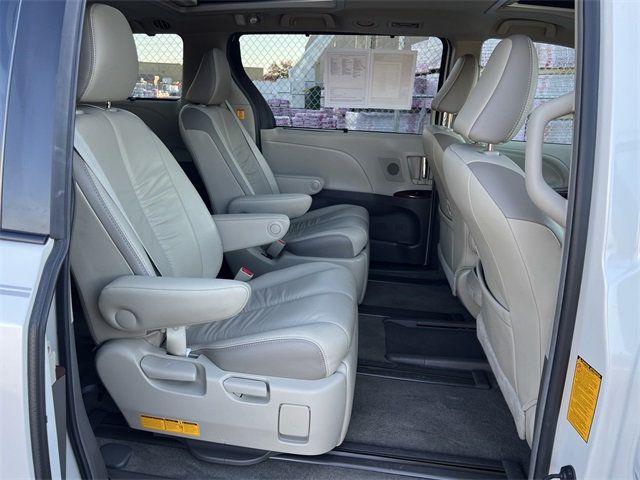 2011 Toyota Sienna 5dr 7-Passenger Van V6 Ltd FWD - 22942967 - 18