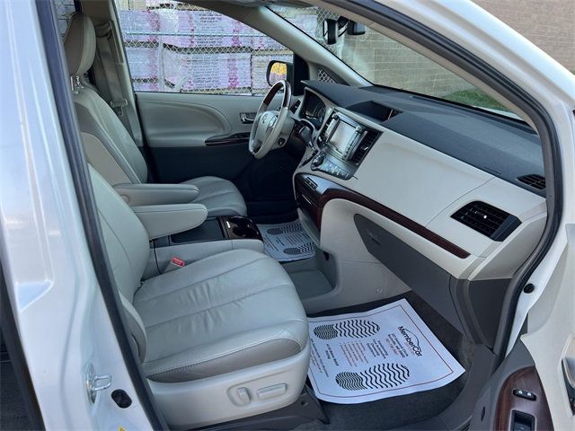 2011 Toyota Sienna 5dr 7-Passenger Van V6 Ltd FWD - 22942967 - 19