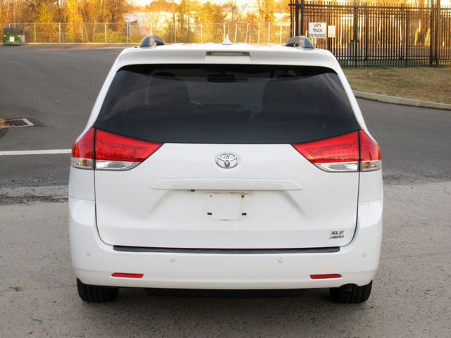 2011 Toyota Sienna 5dr 7-Passenger Van V6 XLE AWD - 22663136 - 13