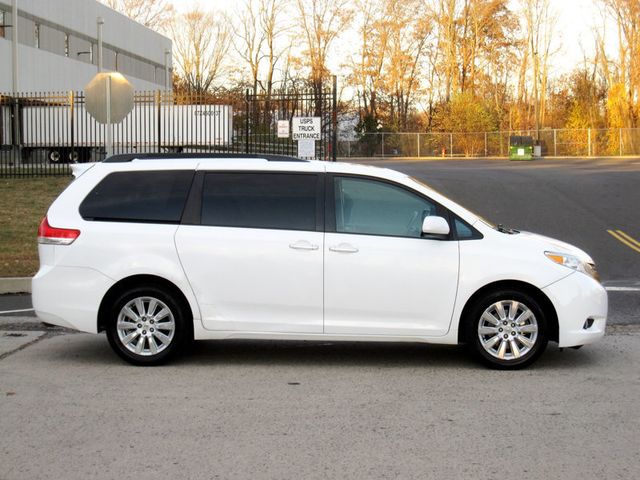 2011 Toyota Sienna 5dr 7-Passenger Van V6 XLE AWD - 22663136 - 8