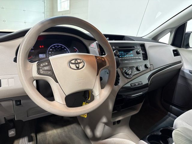 2011 Toyota Sienna 5dr 8-Passenger Van V6 LE FWD - 23073660 - 9