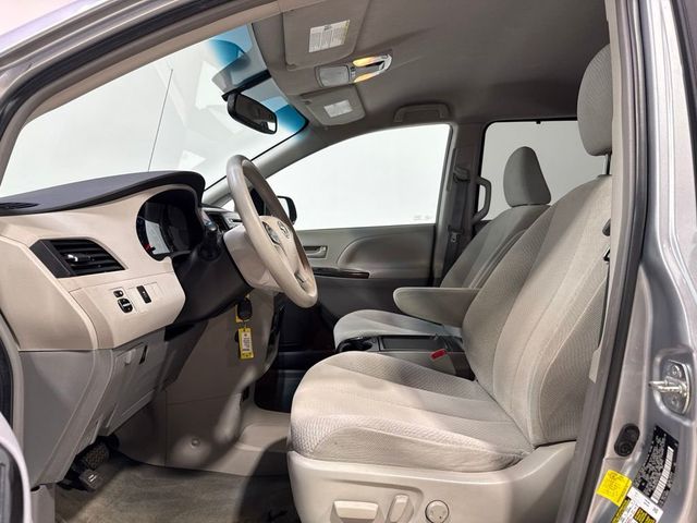 2011 Toyota Sienna 5dr 8-Passenger Van V6 LE FWD - 23073660 - 10