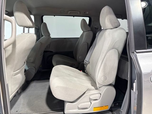 2011 Toyota Sienna 5dr 8-Passenger Van V6 LE FWD - 23073660 - 18