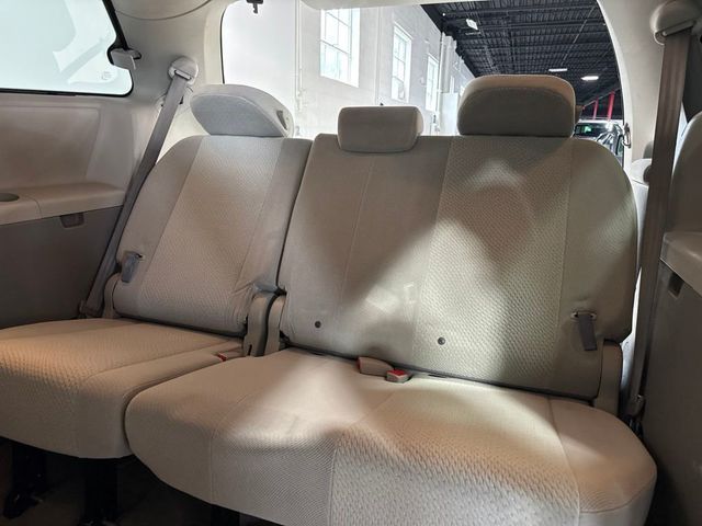 2011 Toyota Sienna 5dr 8-Passenger Van V6 LE FWD - 23073660 - 19