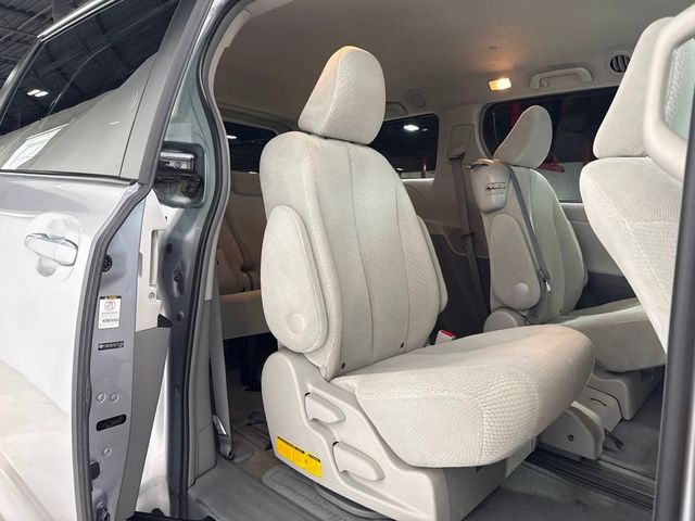 2011 Toyota Sienna 5dr 8-Passenger Van V6 LE FWD - 23073660 - 22