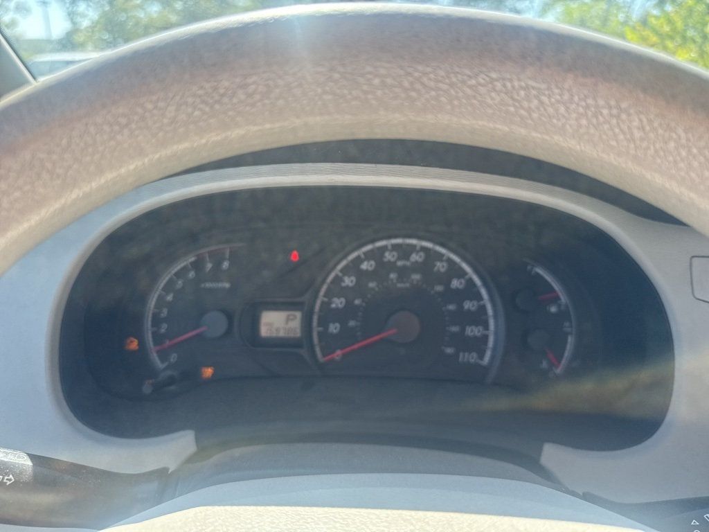 2011 Toyota Sienna Base - 22923615 - 13